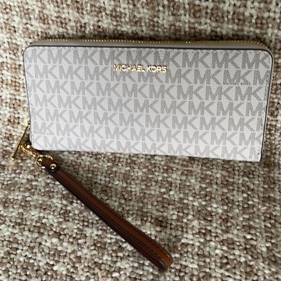 Michael Kors Jet Set Travel Large Travel CONTINENTAL Wallet-Wristlet - Picture 15 of 16